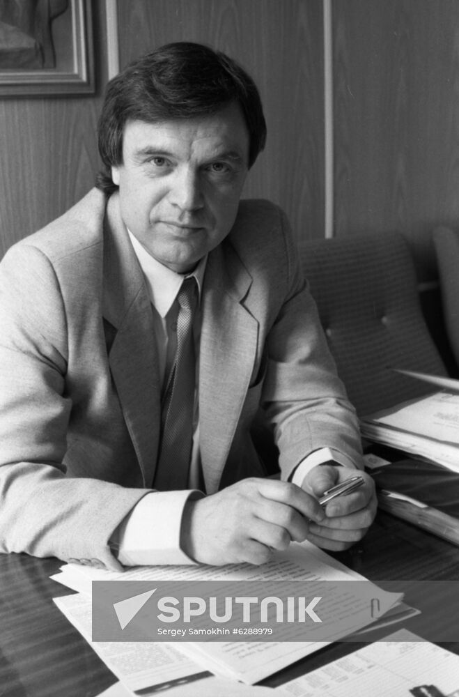Soviet economist Ruslan Khasbulatov