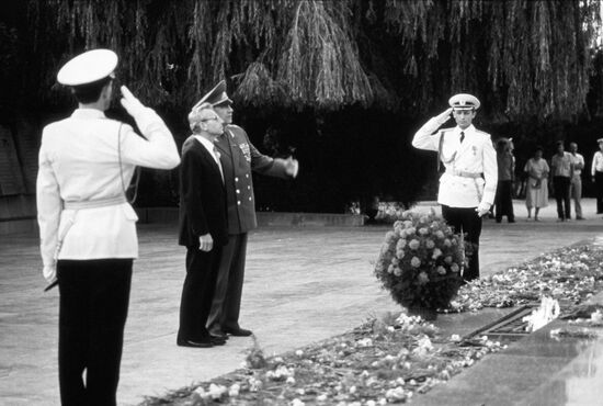 US Secretary of Defense Frank Carlucci's official visit to Soviet Union