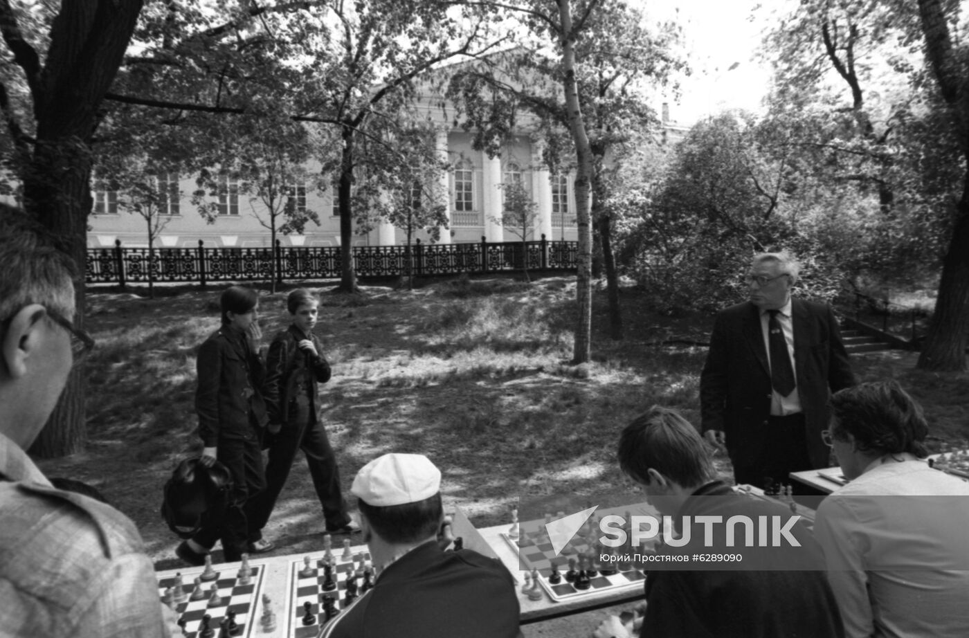 Simultaneous game with international grandmaster Alexei Suetin