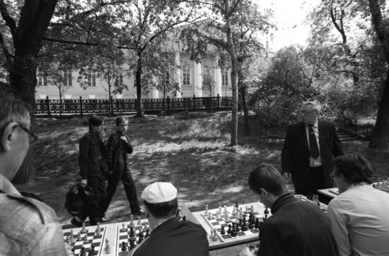 Simultaneous game with international grandmaster Alexei Suetin