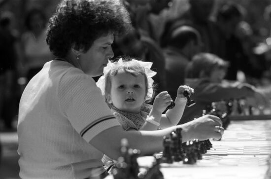 Simultaneous game with international grandmaster Alexei Suetin