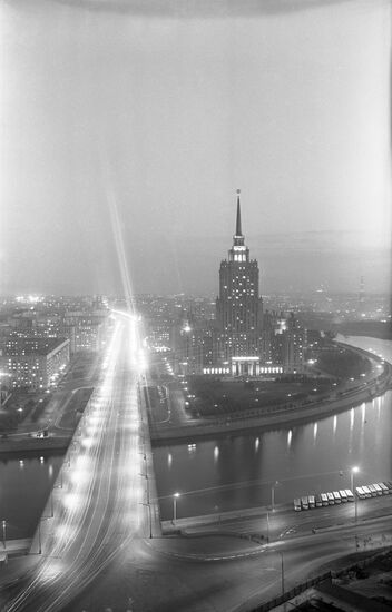 Kutuzovsky Prospekt at dusk