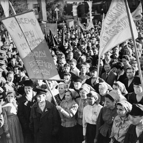 Rally to commemorate shooting of workers' and soldiers' peaceful rally in Petrograd July 4, 1917