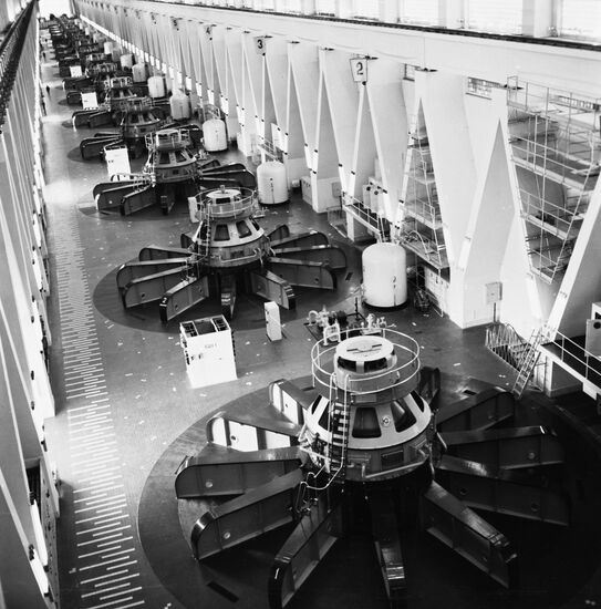Bratsk Hydroelectric Power Station's turbine hall