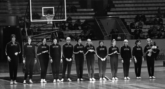 Basketball match between Soviet and US teams