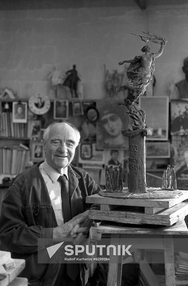 Sculptor Mikhail Anikushin