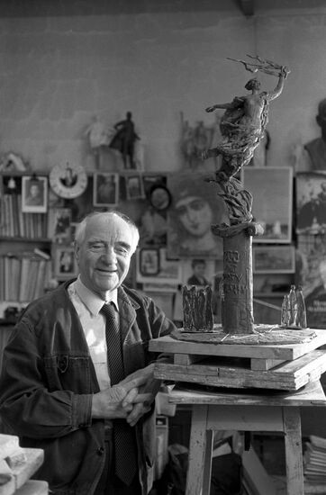 Sculptor Mikhail Anikushin