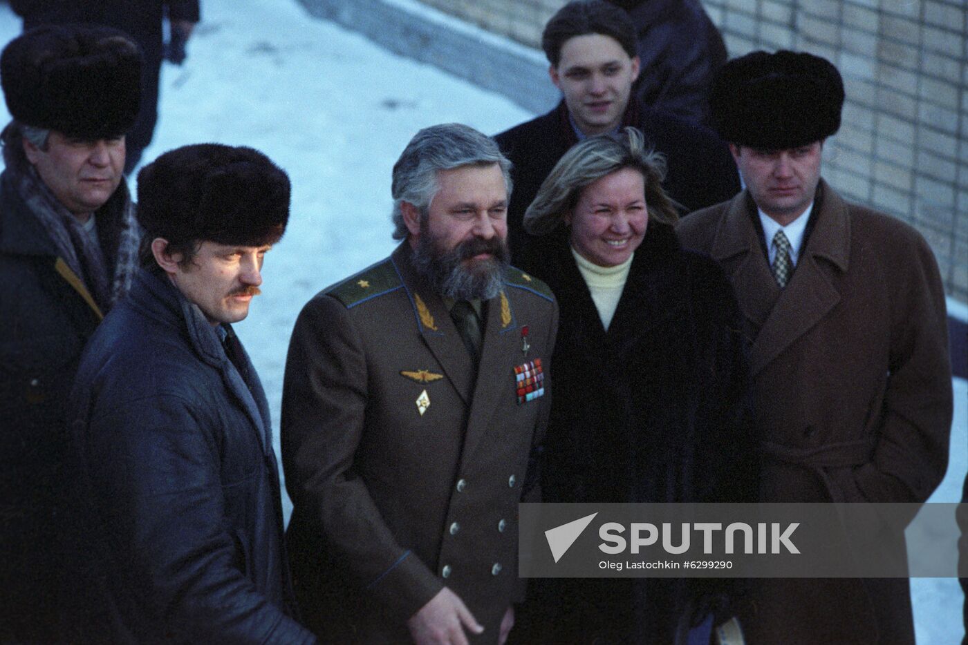 Alexander Rutskoi leaves Lefortovo prison