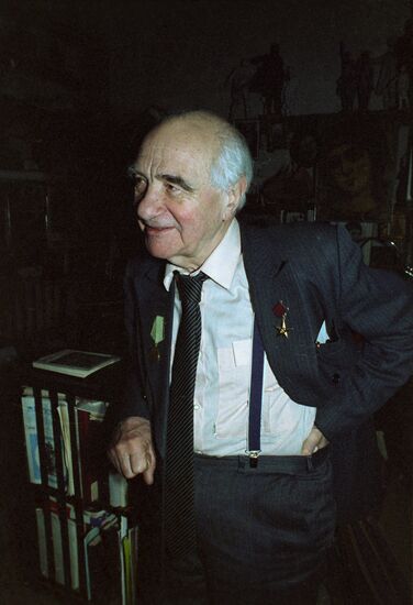 Sculptor Mikhail Anikushin