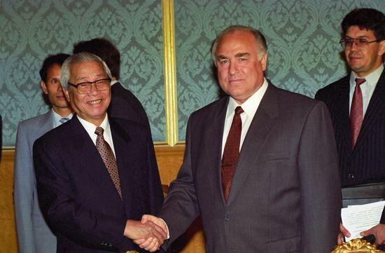 Viktor Chernomyrdin visits China