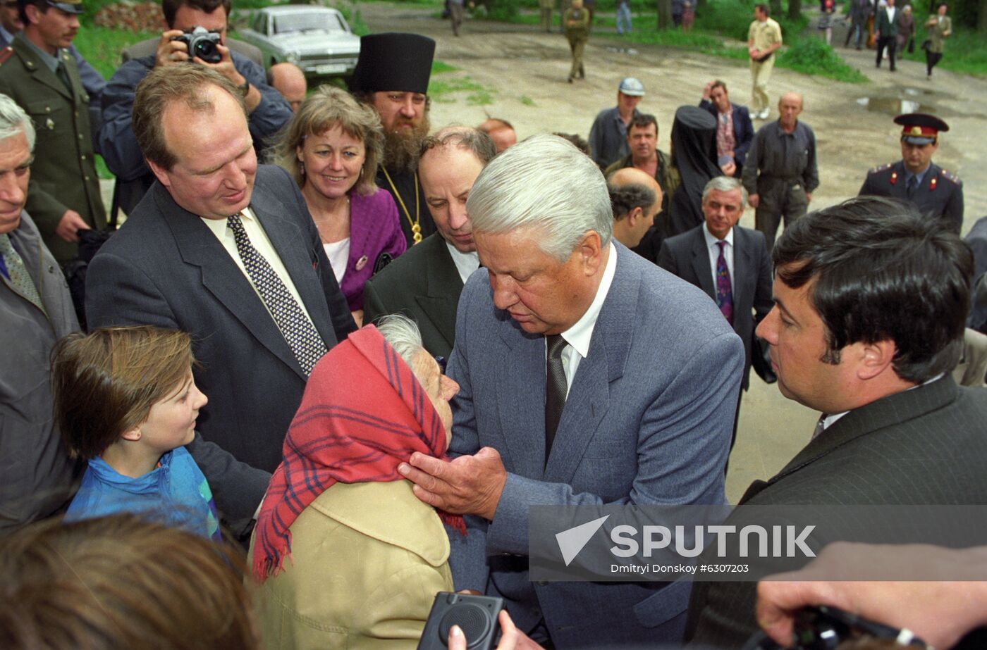 Boris Yeltsin tours Moscow Region