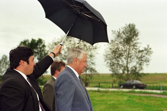 Boris Yeltsin tours Moscow Region