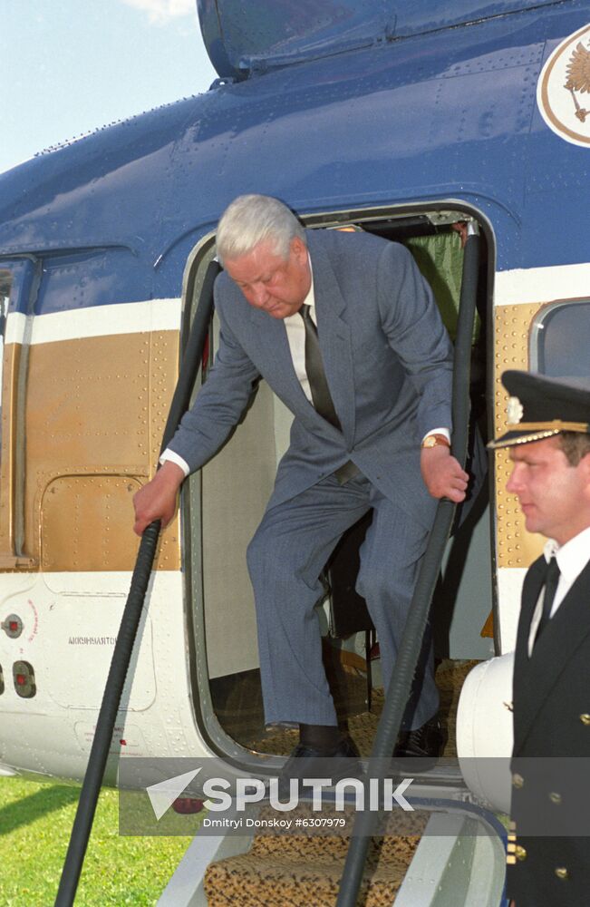Boris Yeltsin tours Moscow Region