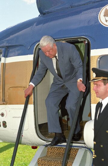 Boris Yeltsin tours Moscow Region