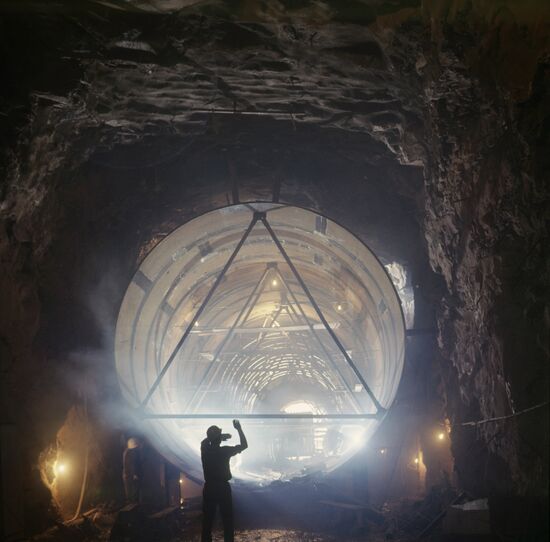 Construction of Nurek hydropower plant