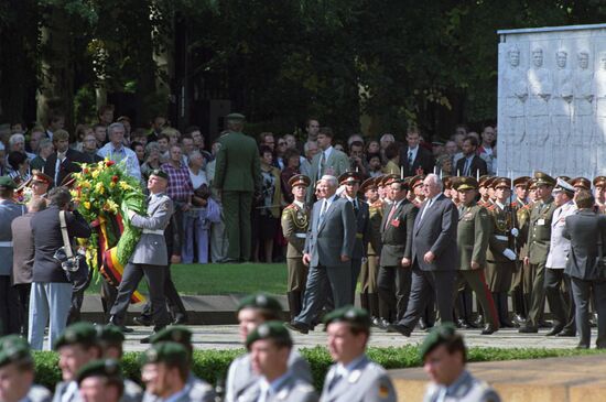 Boris Yeltsin visits Germany