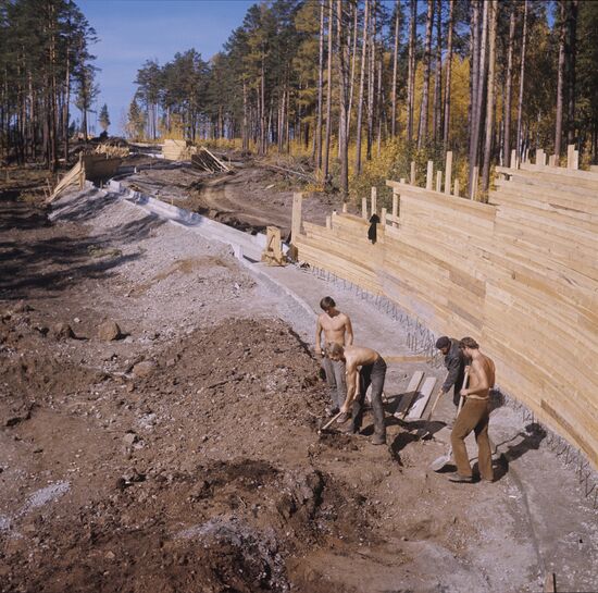 Building bobsleigh route in Bratsk
