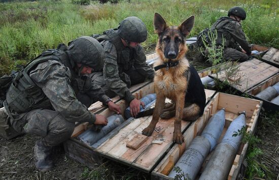 Russia Airborne Troops Artillery Gun Drills