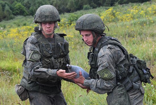Russia Airborne Troops Artillery Gun Drills