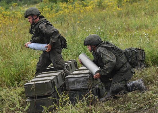Russia Airborne Troops Artillery Gun Drills