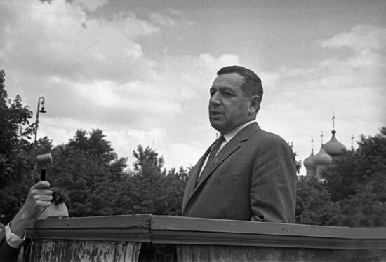 Unveiling monument to Turkish poet Nazım Hikmet
