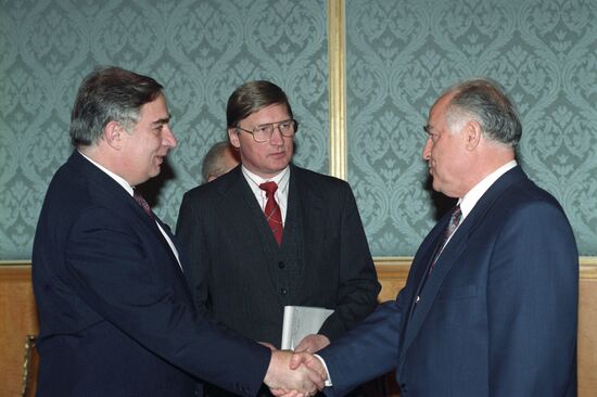 Viktor Chernomyrdin and Peter Sutherland