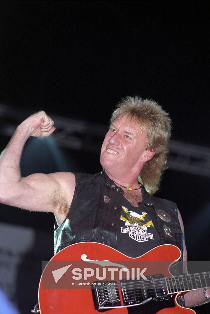 British rock musician Alvin Lee performs in Moscow