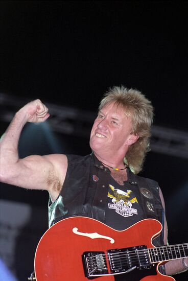 British rock musician Alvin Lee performs in Moscow