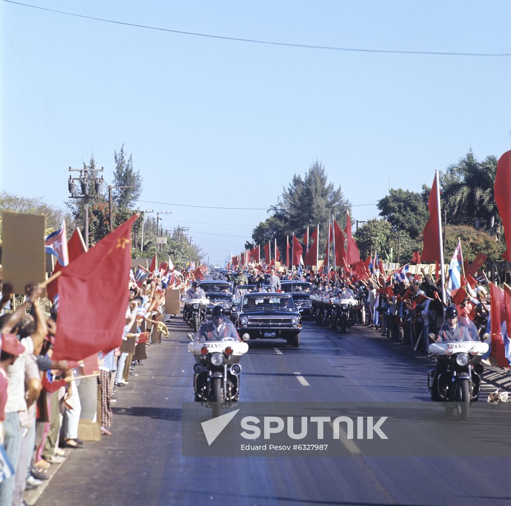 Leonid Brezhnev visits Cuba