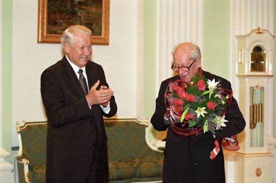 Russian President Yeltsin and scholar Dmitry Likhachev