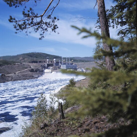 Construction of Vilyuiskaya hydropower plant