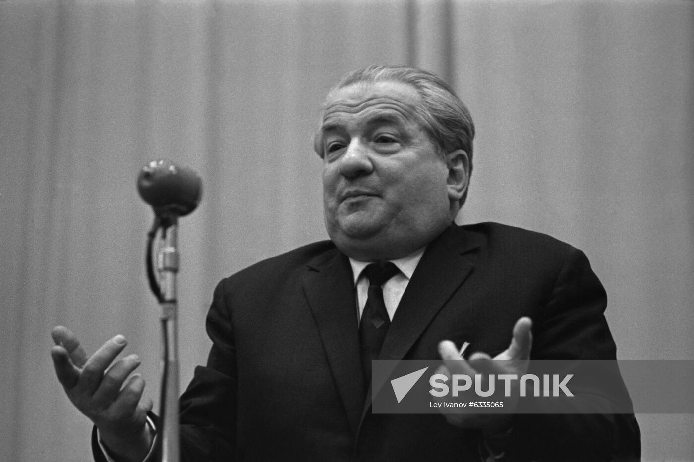 Writer and literary critic Irakly Andronikov