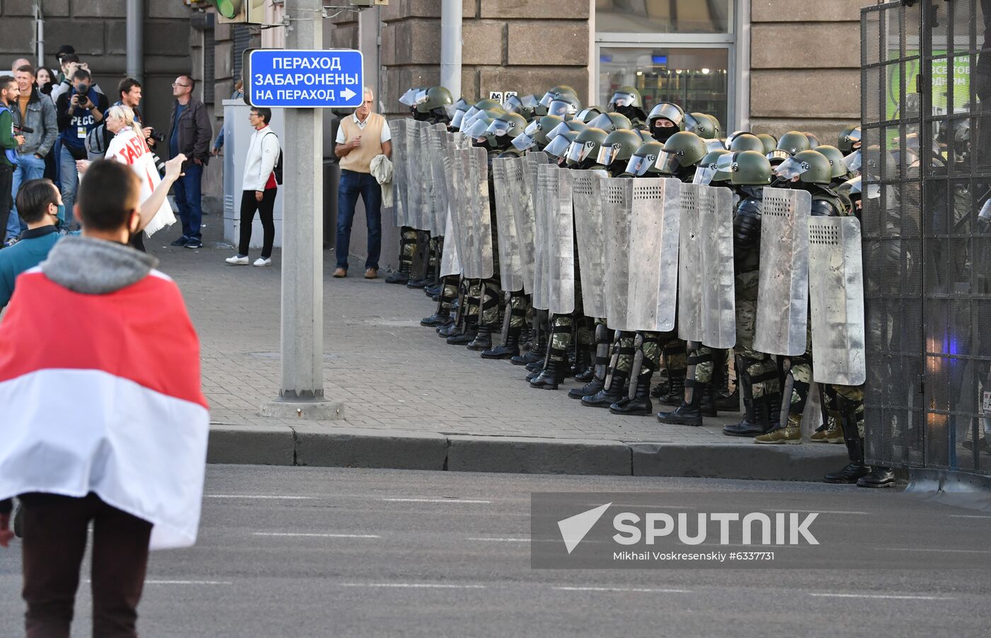 Law enforcement officers are seen on the street during an opposition rally to demand the resignation of Belarusian President Alexander Lukashenko more than a month after the disputed presidential election, in Minsk, Belarus.
Location: Belarus, Minsk. Author: Mikhail Voskresenskiy/Sputnik. Belarus Presidential Election Protest