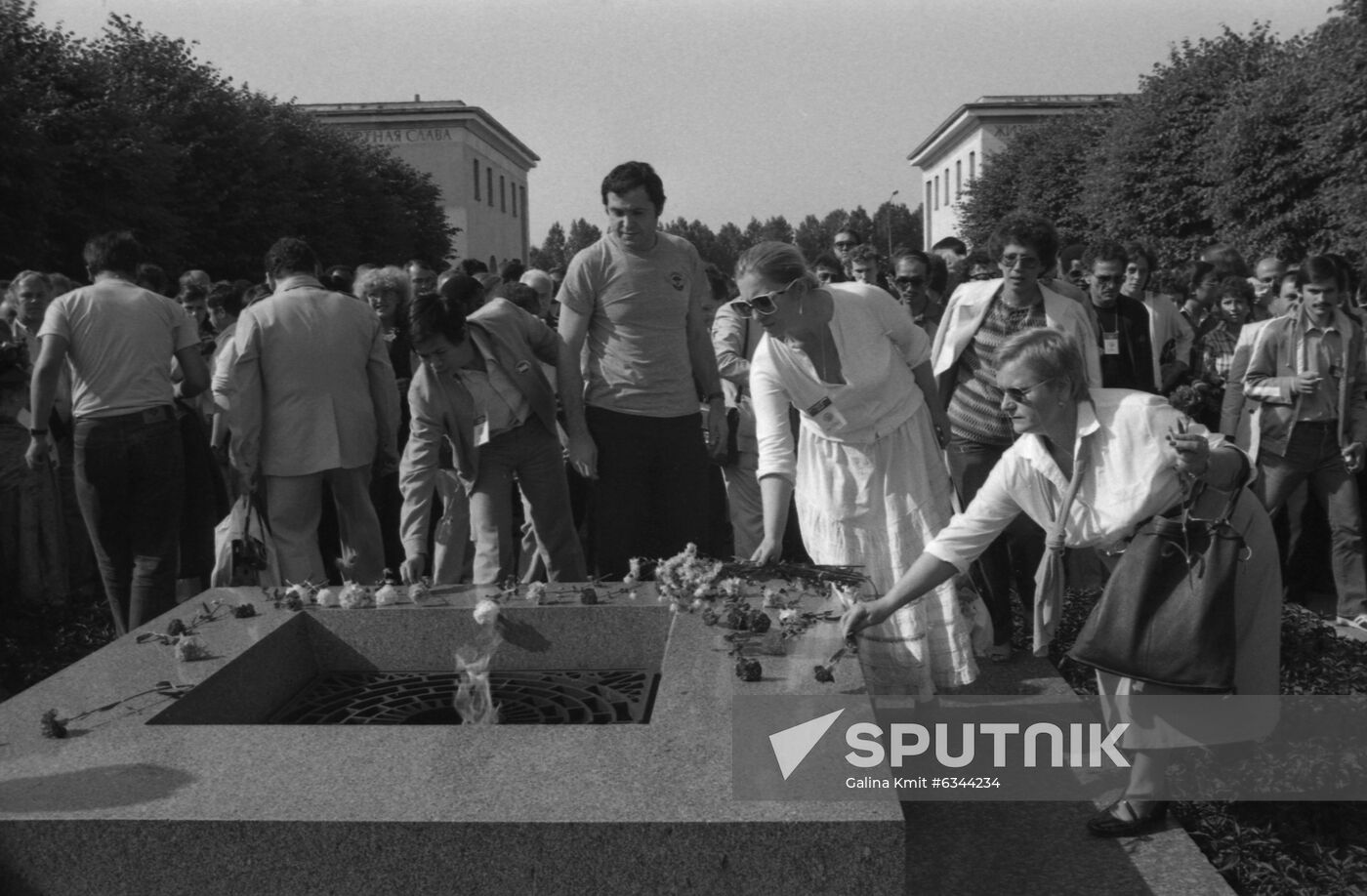 Moscow International Film Festival guests visit Field of Mars in Leningrad