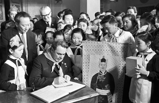 Soviet government delegation visits Mongolian People's Republic