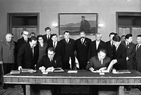 Soviet government delegation visits Mongolian People's Republic