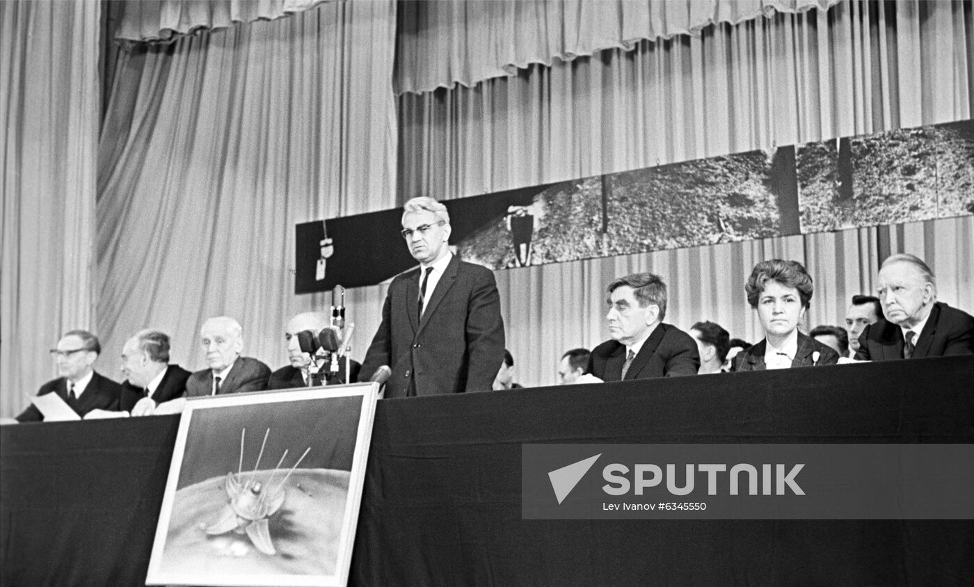 Mission of Luna-9 Soviet automatic interplanetary probe