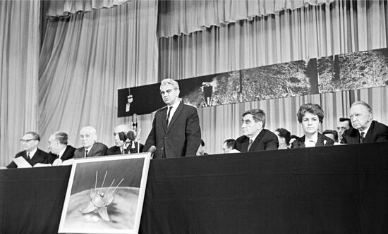 Mission of Luna-9 Soviet automatic interplanetary probe