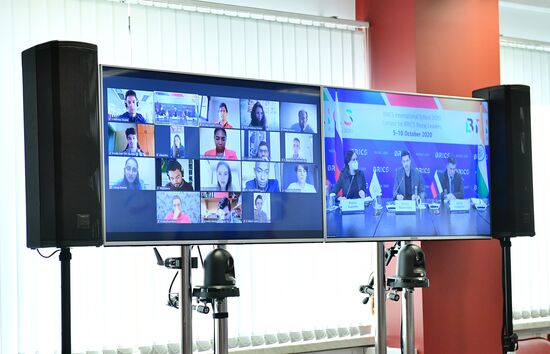 International Research and Educational Program "BRICS School." BRICS Young Scientists (BRICSologists) contest. Day two