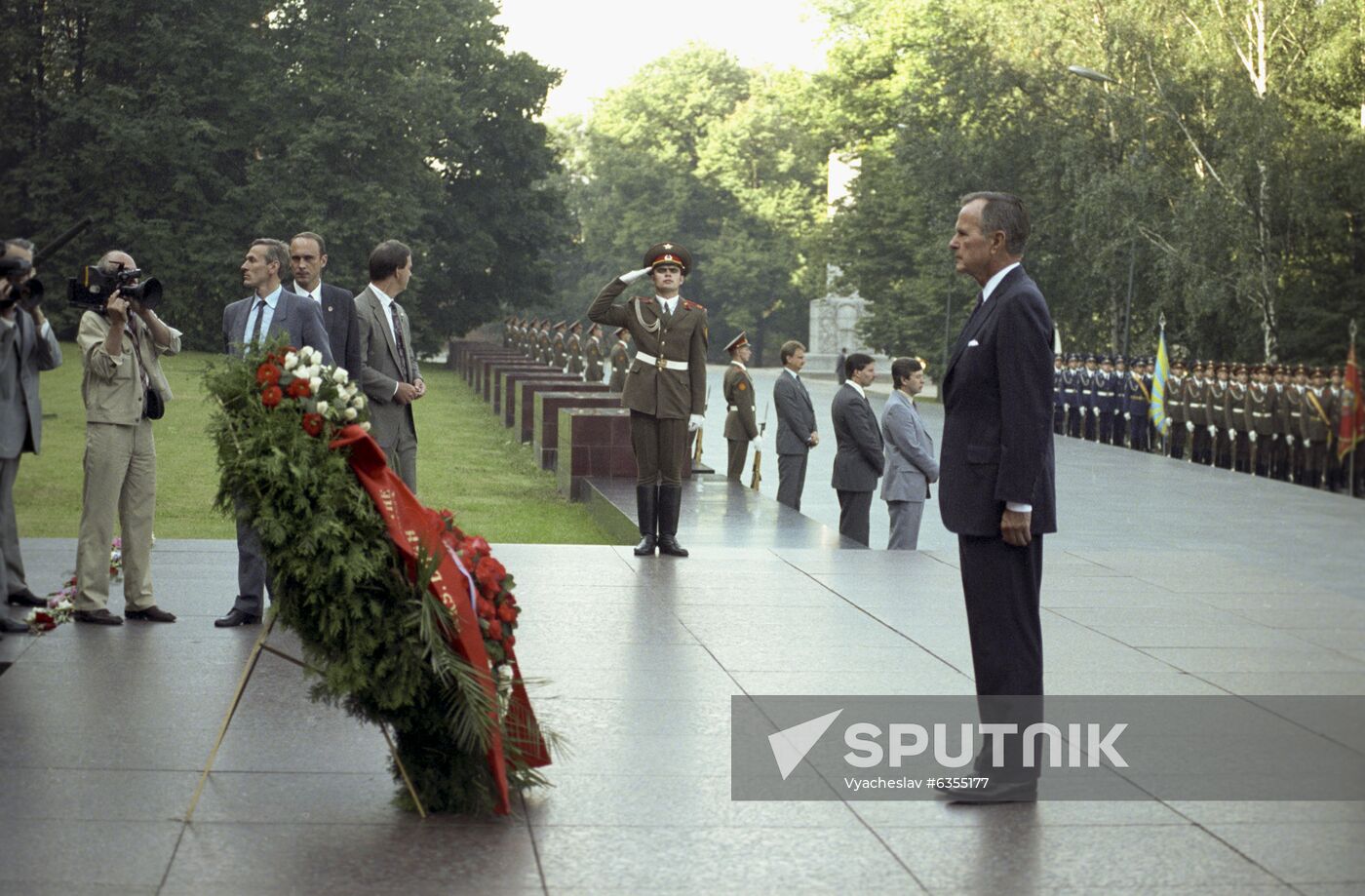 US President George Bush makes official visit to USSR