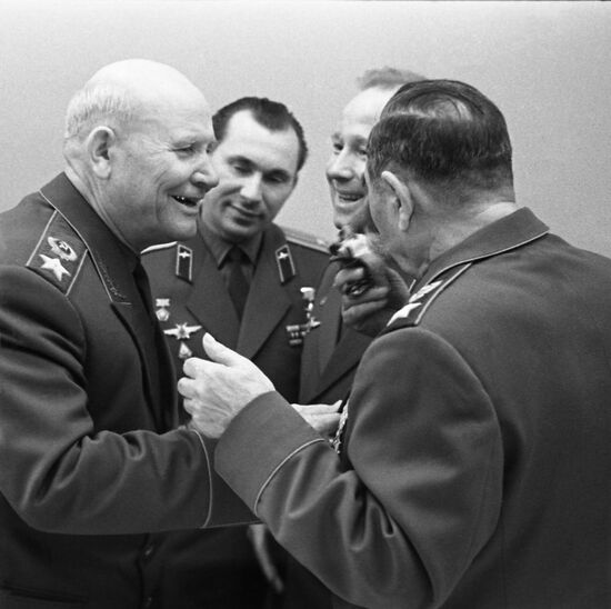 Veterans and cosmonauts meet with young people
