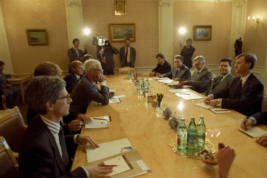 British Foreign Secretary Douglas Hurd visits Soviet Union