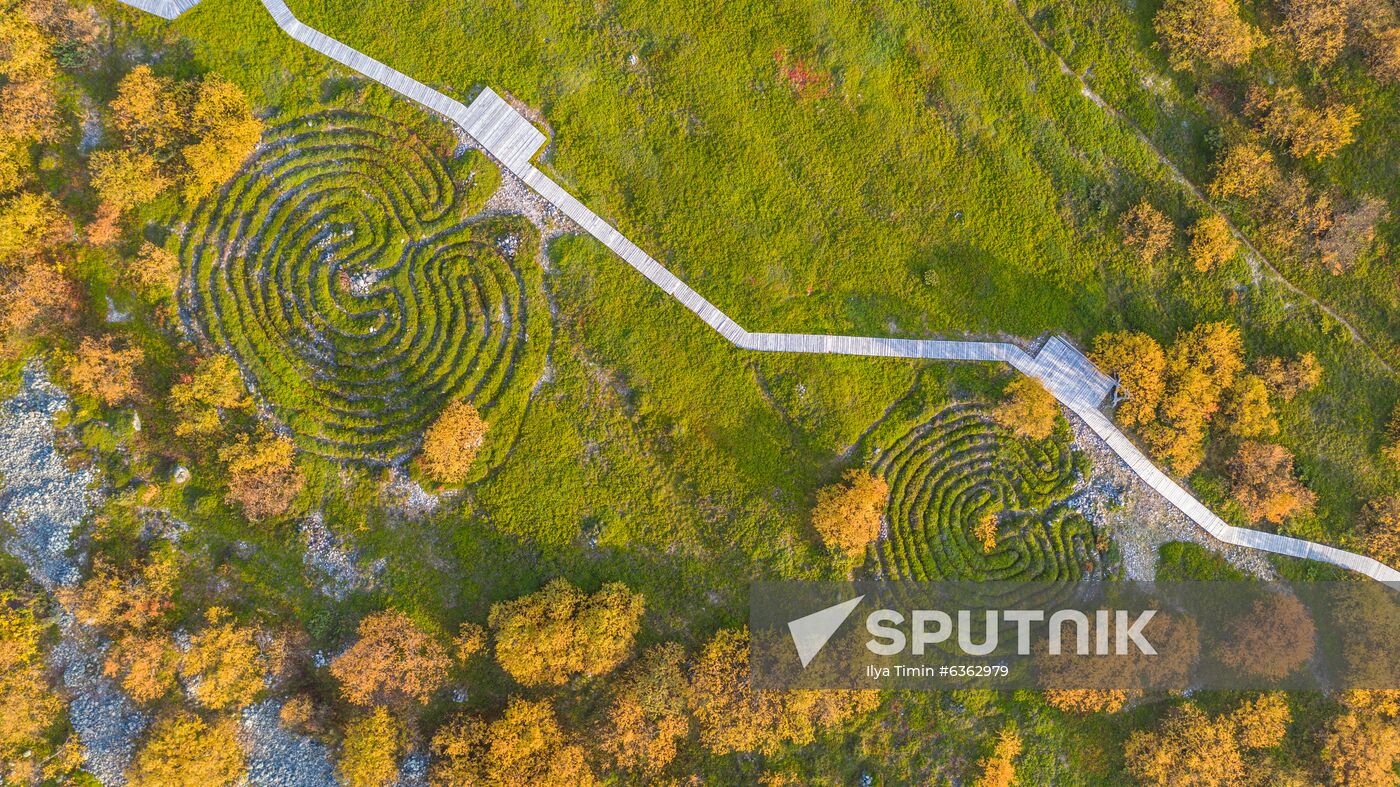 Stone mazes on the Bolshoi and Maly Zayatsky islands in the Arkhangelsk Region.