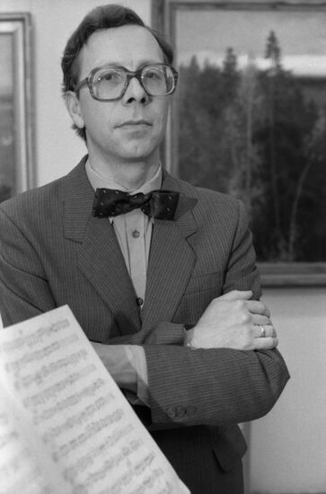 Music teacher V. Dyomin from Kostroma