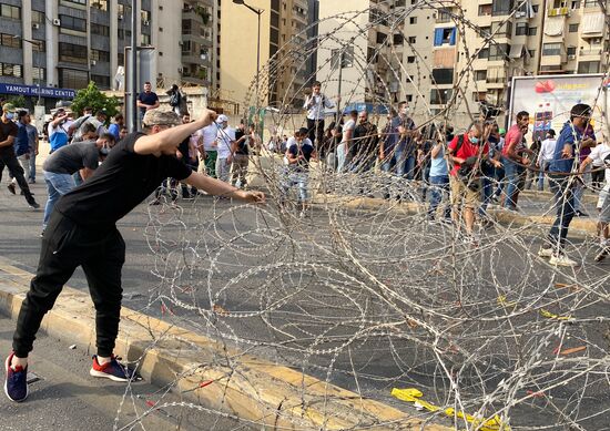 Lebanon France Religion Protest