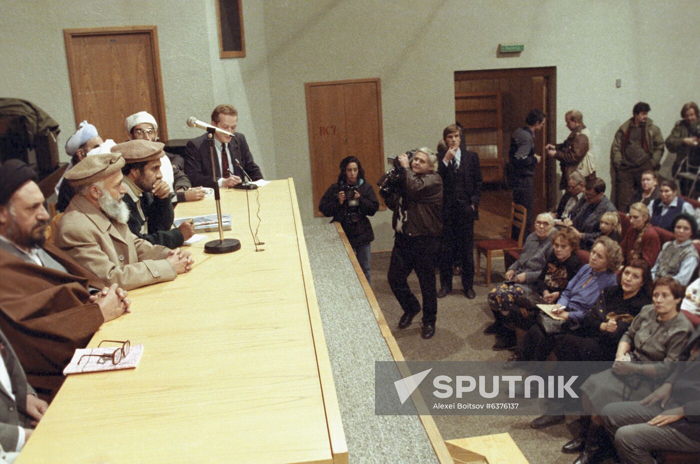 Visit by members of Afghanistan's intransigent opposition to USSR