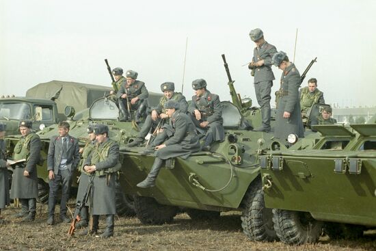 Russian Interior Ministry withdraws its armed forces from Checheno-Ingush Autonomous Soviet Socialist Republic