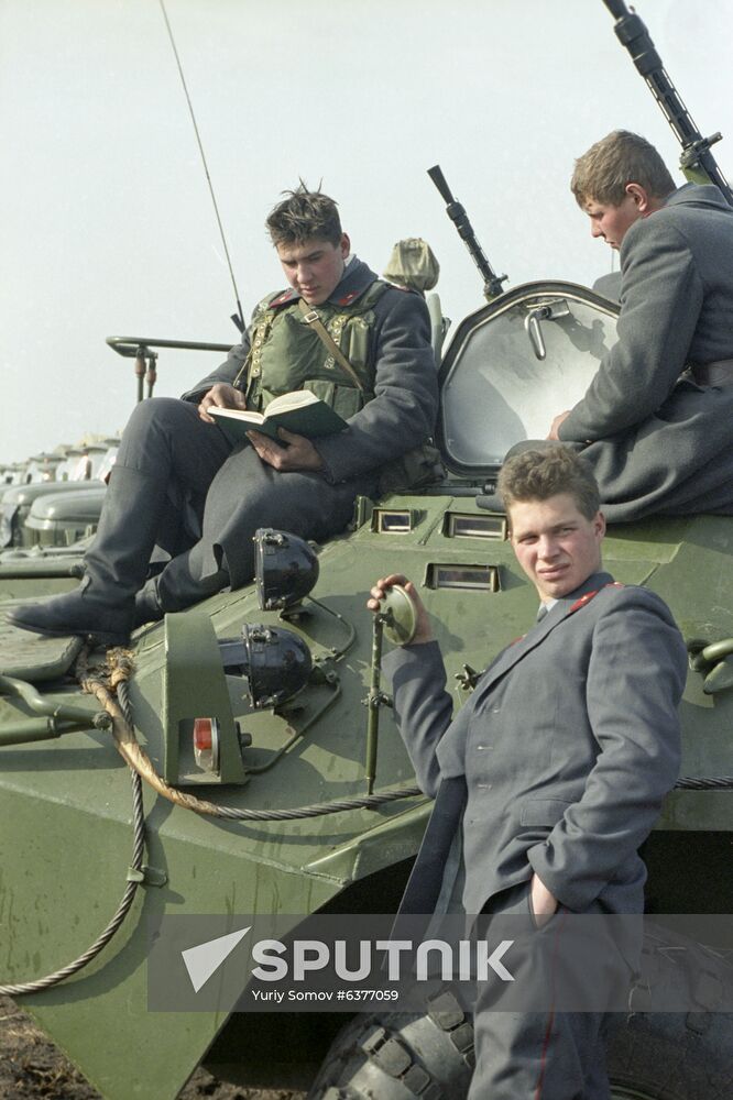 Russian Interior Ministry withdraws its armed forces from Checheno-Ingush Autonomous Soviet Socialist Republic