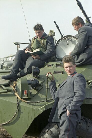 Russian Interior Ministry withdraws its armed forces from Checheno-Ingush Autonomous Soviet Socialist Republic