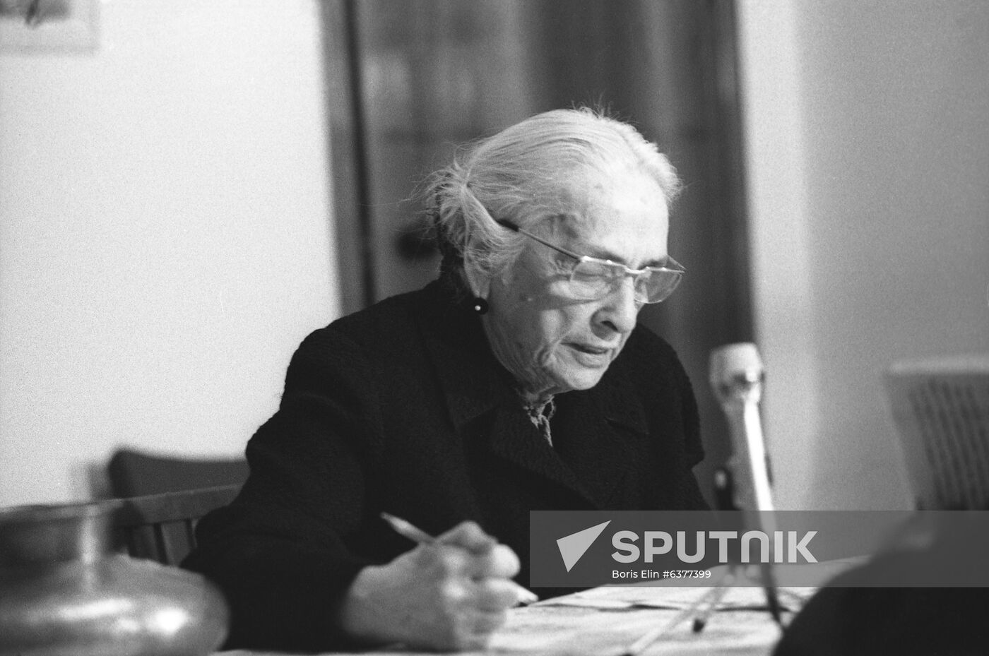Spanish Communist Party leader Dolores Ibarruri